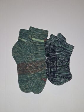 Women's Green Crew And Grippy Ankle Bomba Socks 2 Pairs Size Medium